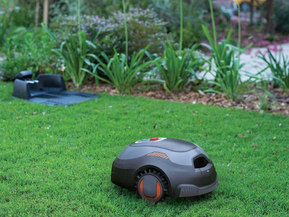 Black & Decker BCRMW122-QW — Robot tondeuse 700 m² avec fil