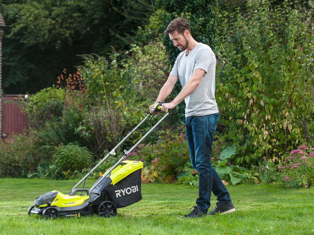 Ryobi RLM18X33B40 — Tondeuse à batterie 18V coupe 33 cm