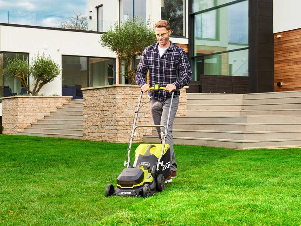 Ryobi RY18LMX37A-150 — Tondeuse à batterie 18V coupe 37 cm bac 45 L